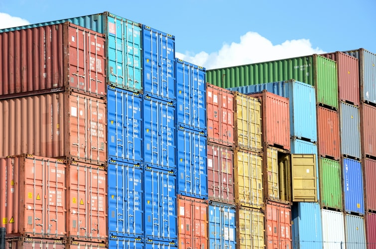Imagem Ilustrativa de container no porto de importar da china
