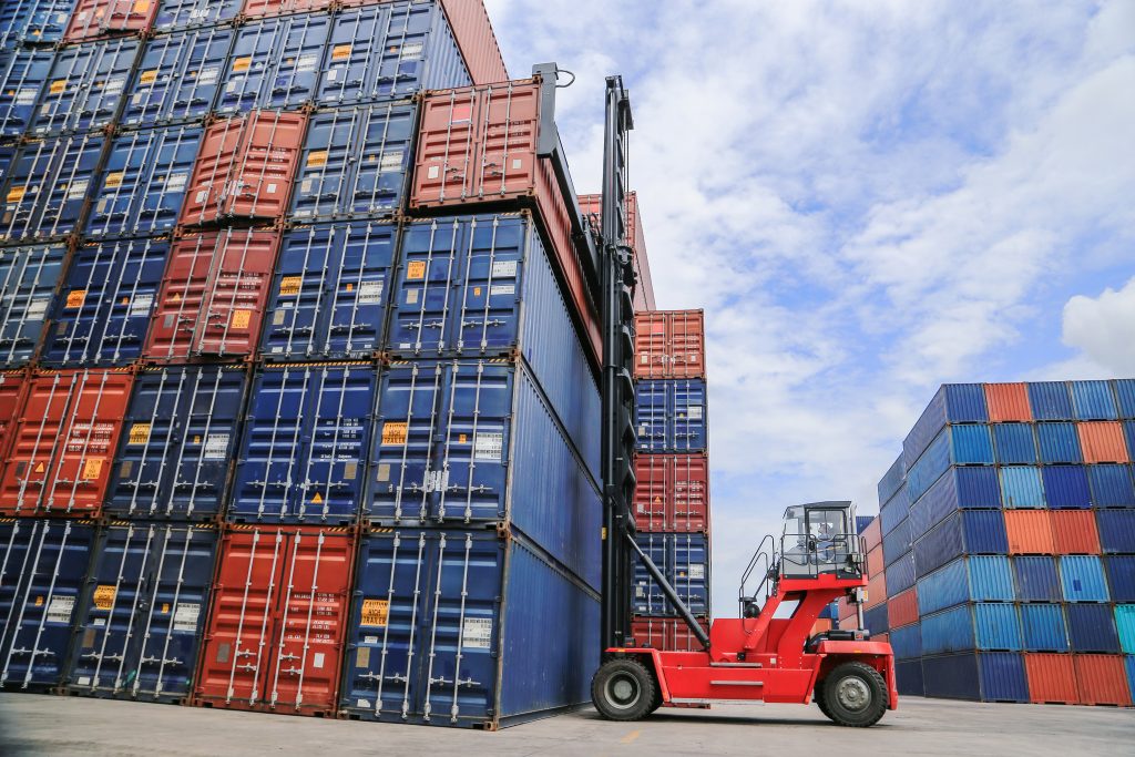 Qual o custo para importar da China em containers compartilhados